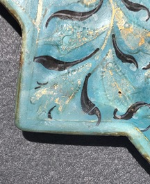 Un carreau en forme d'&eacute;toile de type Lajvardina &agrave; fond turquoise, Kashan, Iran, 13&egrave;me