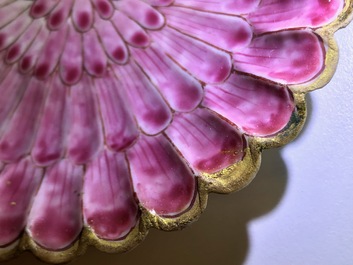 Een Chinese famille rose kop en schotel met reli&euml;fdecor in lotusvorm, Yongzheng