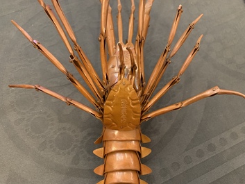 Un okimono 'jizai' en cuivre figurant une langouste, sign&eacute; Myochin, Showa, 20&egrave;me