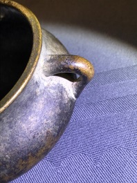 Un br&ucirc;le-parfum en bronze tach&eacute; d'or, Chine, marque de Xuande, 18&egrave;me
