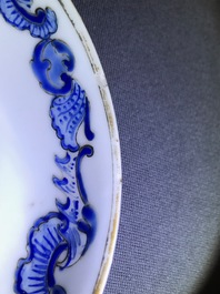 Deux tasses et une soucoupe armori&eacute;es en porcelaine de Chine, Yongzheng