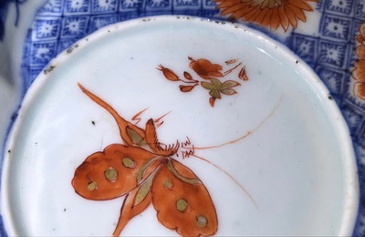 A Chinese Imari-style condiments dish, a covered jug and a mug, Kangxi/Qianlong