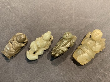 Quinze pi&egrave;ces diverses en jade sculpt&eacute;, Chine, 19/20&egrave;me