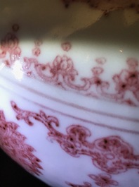 Un vase en porcelaine de Chine en rouge de cuivre &agrave; d&eacute;cor de lotus, Qianlong
