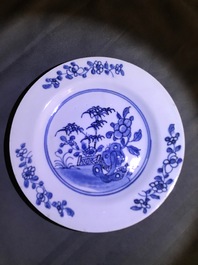 Een collectie divers Chinees blauwwit porselein, Kangxi/Qianlong