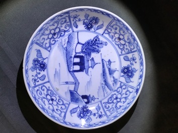 Een collectie divers Chinees blauwwit porselein, Kangxi/Qianlong