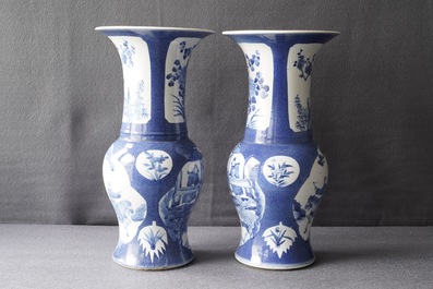 Une paire de vases de forme yenyen et deux vases aux fonds c&eacute;ladon en porcelaine de Chine, 19&egrave;me