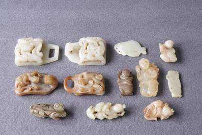 Fifteen Chinese jade and hardstone carvings, 19/20th C.