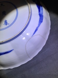 Een collectie divers Chinees blauwwit porselein, Kangxi/Qianlong