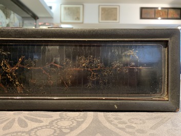 Une bo&icirc;te d'autel et une vitrine de table en bois laqu&eacute; et dor&eacute; pour le march&eacute; Straits ou Peranakan, Chine, 19&egrave;me