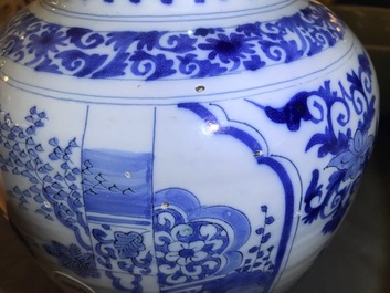 Un vase &agrave; d&eacute;cor de chinoiserie en fa&iuml;ence de Delft en bleu et blanc, fin du 17&egrave;me