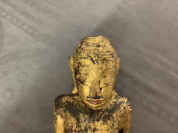 Trois sujets votives en bois sculpt&eacute;, laqu&eacute; et dor&eacute;, Tha&iuml;lande, 19&egrave;me