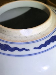 Een Chinese blauwwitte dekselpot met reli&euml;fdecor van eenden, Kangxi merk, 19e eeuw