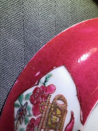 Een fijne Chinese famille rose 'ruby back' kop en schotel, Yongzheng