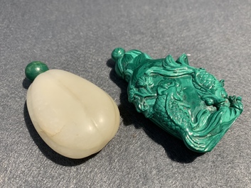 Fifteen Chinese snuff bottles in jade, agate, malachite and other hardstones, 18/20th C.