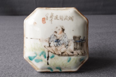 Une th&eacute;i&egrave;re et une bo&icirc;te couverte en porcelaine de Chine qianjiang cai, sign&eacute;es Ma Qingyun, 19/20&egrave;me