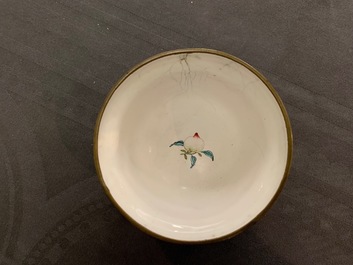A pair of fine Chinese Canton enamel bowls and covers, Yongzheng/Qianlong