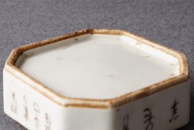 Une th&eacute;i&egrave;re et une bo&icirc;te couverte en porcelaine de Chine qianjiang cai, sign&eacute;es Ma Qingyun, 19/20&egrave;me