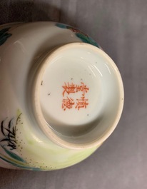 Un bol &agrave; vin en porcelaine de Chine famille rose, marque de Shen De Tang Zhi, 20&egrave;me