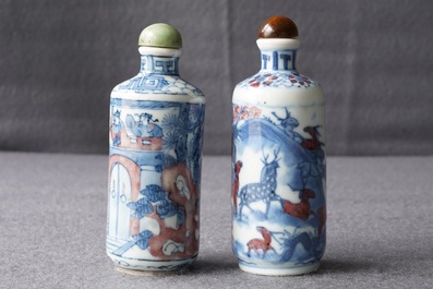Four various Chinese porcelain and glass snuff bottles, 19/20th C.