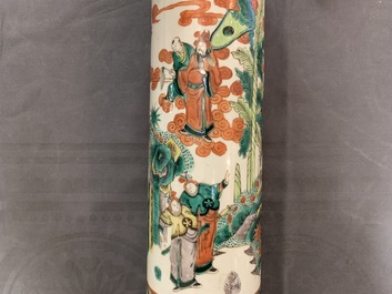 Un vase en porcelaine de Chine c&eacute;ladon et un vase famille verte, 19&egrave;me