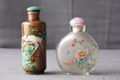 Four various Chinese porcelain and glass snuff bottles, 19/20th C.