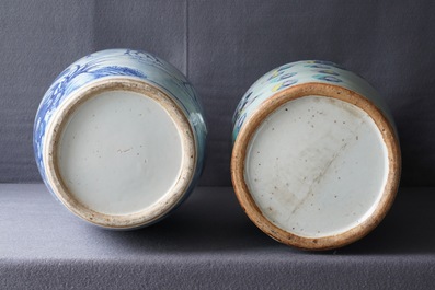 Deux vases en porcelaine de Chine bleu et blanc et famille rose, 19&egrave;me