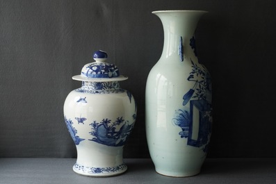 Quatre vases en porcelaine de Chine bleu et blanc, 19&egrave;me