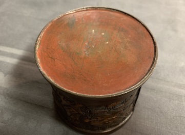 Un vase en bronze incrust&eacute;, un br&ucirc;le-parfum et un pot &agrave; pinceaux en cuivre aux traces de dorure, Japon, Meiji, 19&egrave;me