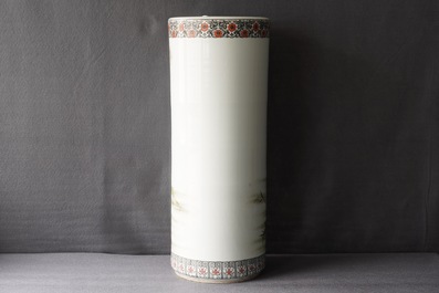 A cylindrical Chinese famille rose vase with roosters, Republic, 20th C.