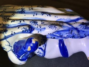 A pair of Dutch Delft blue and white models hurdy-gurdy players, 18th C.