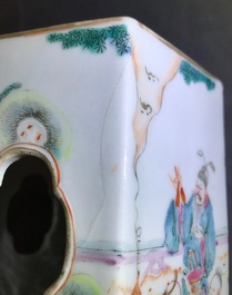 Deux portes-chapeau r&eacute;ticul&eacute;s en porcelaine de Chine famille rose, 19&egrave;me