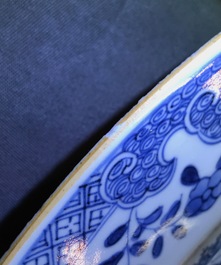 A large Chinese blue and white dish, a beaker vase and a ginger jar, 18/19th C.