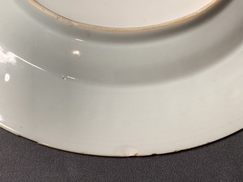 Une paire de plats armori&eacute;s en porcelaine de Chine famille rose pour le march&eacute; italien, blasons de Cantelmi, Qianlong