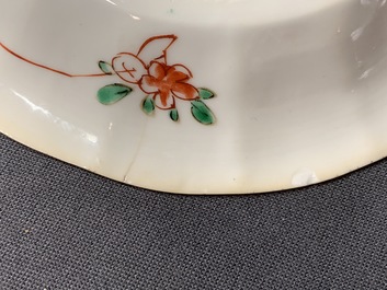 Une paire de tasses et soucoupes en porcelaine de Chine famille verte, Kangxi