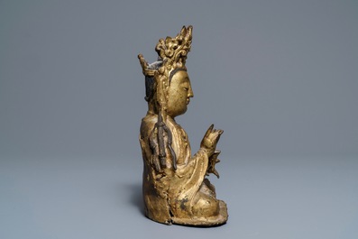 Une figure de Bouddha en bronze dor&eacute;, Chine, Ming