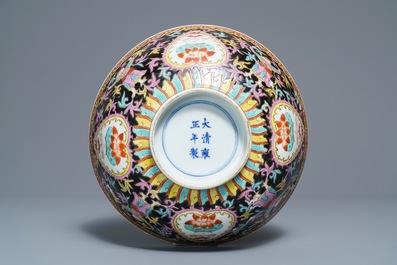 A large Chinese Thai market Bencharong bowl, Yongzheng mark, 19th C.