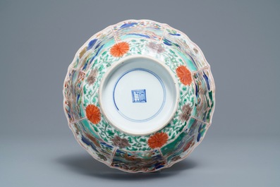 Un bol polylob&eacute; en porcelaine de Chine famille verte, Kangxi
