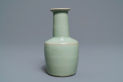 A Chinese Longquan celadon vase, 19/20th C.