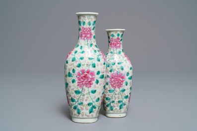 Een Chinese famille rose 'tweelingen' vaas, 19e eeuw