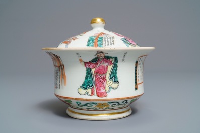 Un bol couvert en porcelaine de Chine famille rose &agrave; d&eacute;cor Wu Shuang Pu, 19&egrave;me