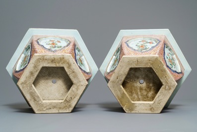 A pair of hexagonal Chinese famille verte jardini&egrave;res, Kangxi/Yongzheng