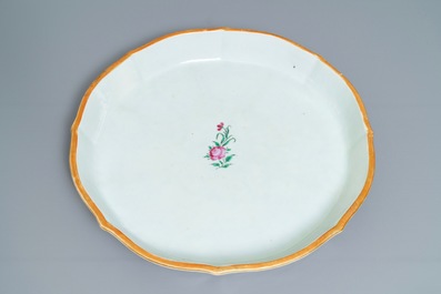 A Chinese famille rose 'Tobacco Leaf' sweetmeat set on tray, 1st half 19th C.