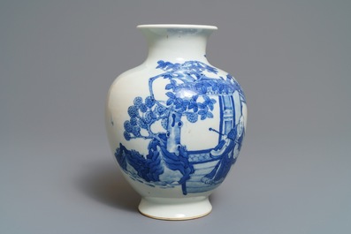 Un vase en porcelaine de Chine bleu et blanc &agrave; d&eacute;cor de 'La Romance de la chambre de l'ouest', 19&egrave;me