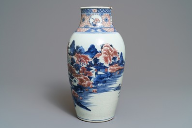 Un vase en porcelaine de Chine bleu, blanc et rouge &agrave; d&eacute;cor d'un paysage, 19&egrave;me