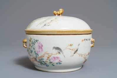 A Chinese qianjiang cai bowl and cover, Qianlong mark, 19/20th C.