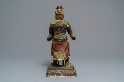 Een grote Chinese koud beschilderde bronzen figuur van een tempelwachter, Ming