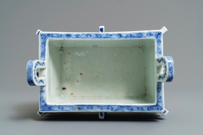 A Chinese blue and white 'ding' incense burner, 18/19th C.