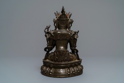 Een Chinese Ming-stijl bronzen figuur van Boeddha, Qianlong