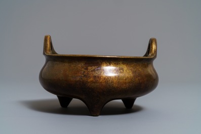 Een Chinese bronzen wierookbrander, Xuande merk, 19e eeuw